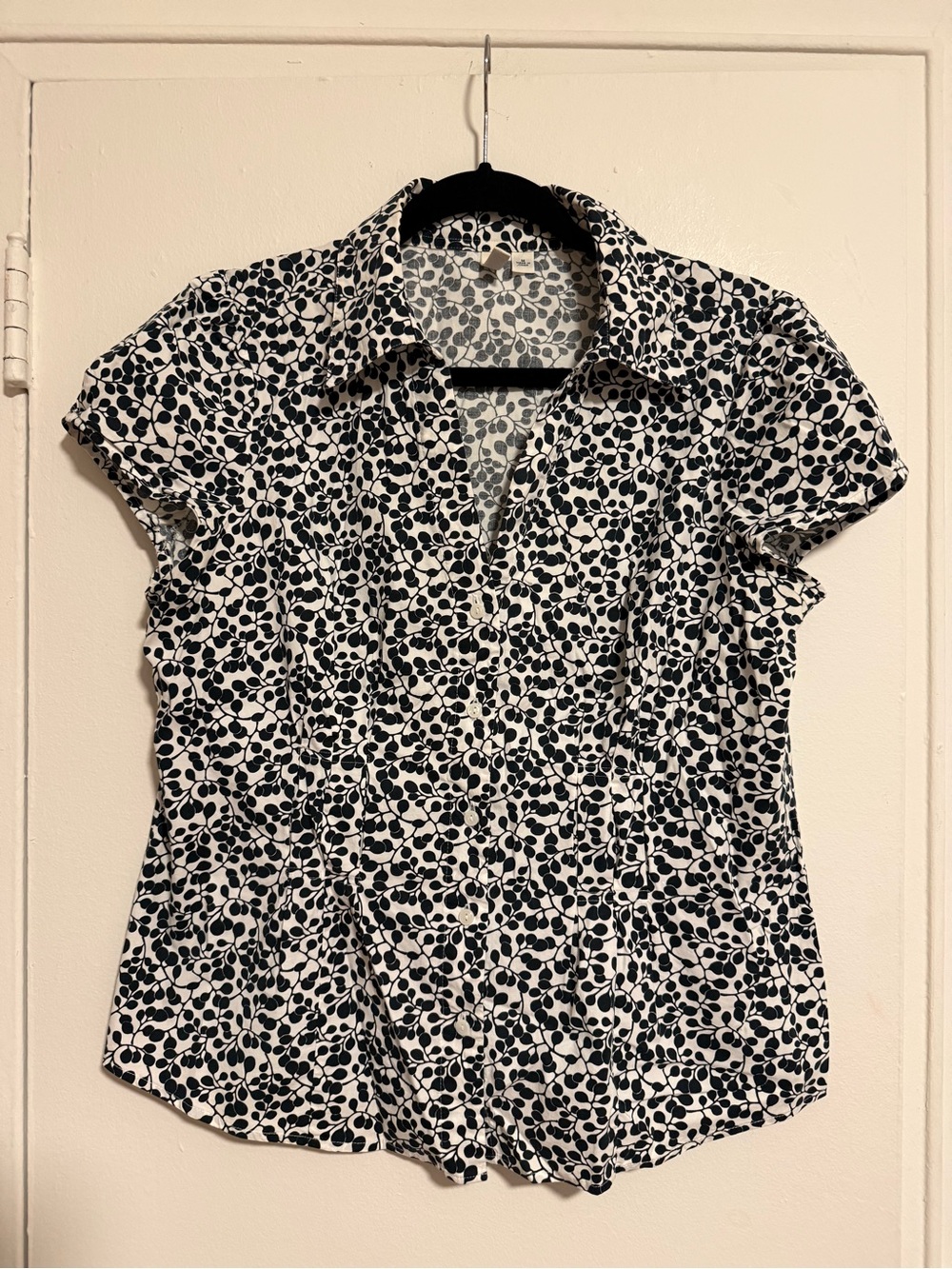 Women's Cap Sleeve Collared Blouse - Black & White Floral
